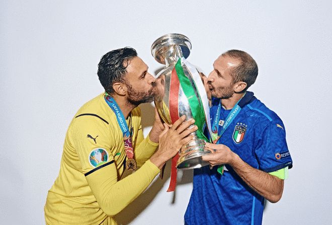 更显现了他 更显现了他